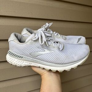 Brooks adrenaline 20 white and grey running shoes